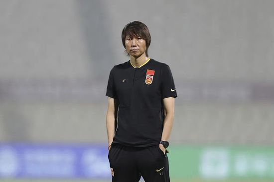 此前有多家意媒称罗马、米兰有意租借查洛巴，但根据FIFA新规，切尔西已无法外租球员。